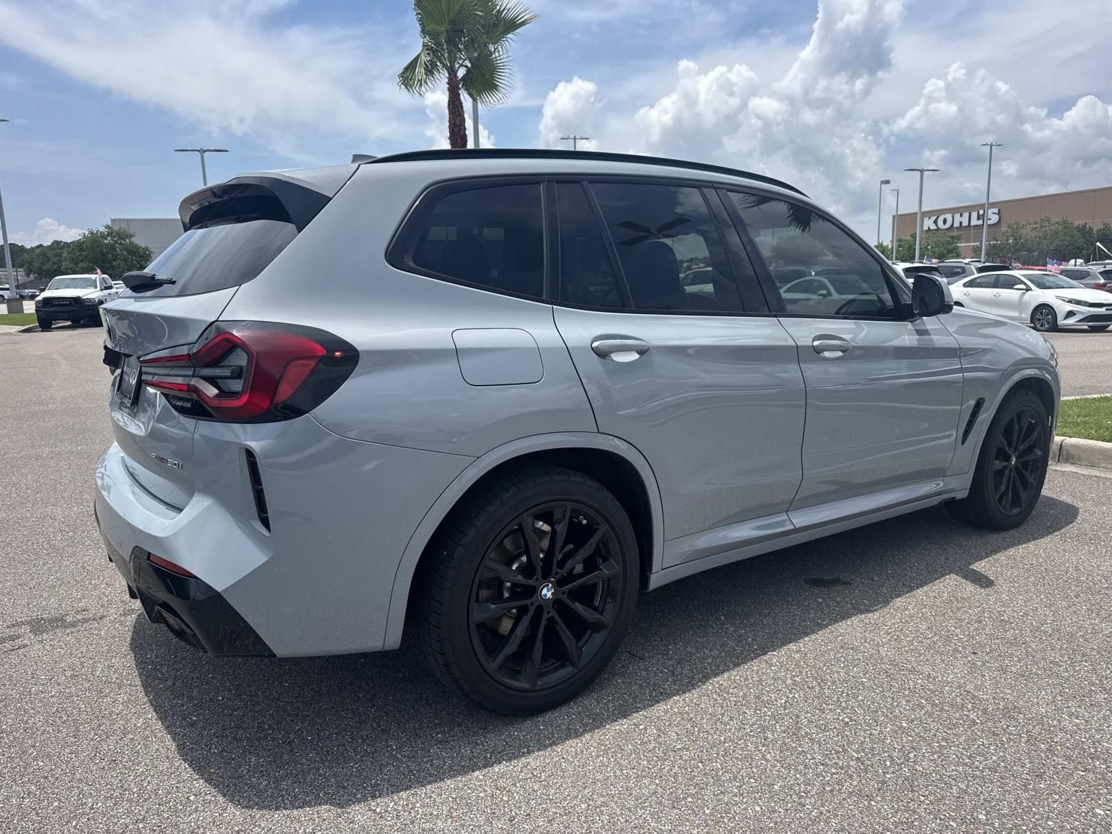 Used 2022 Gray BMW sDrive30i image 6