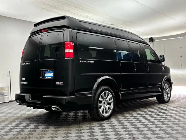 Used 2025 Onyx Black GMC Explorer Limited SE image 8