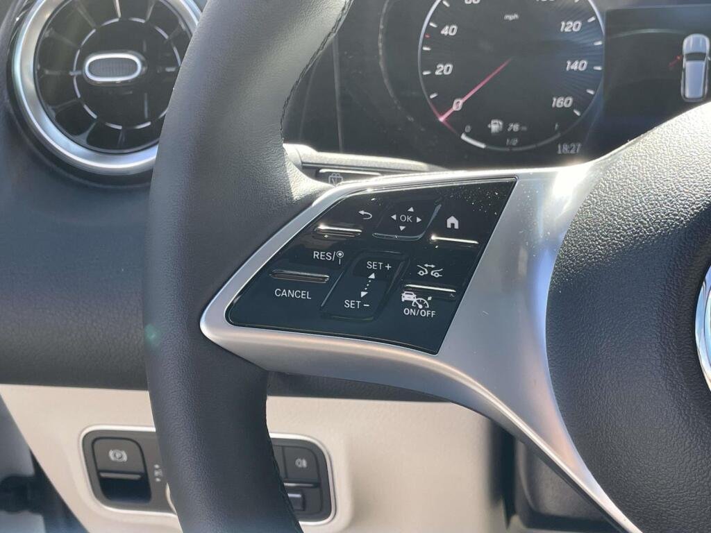 New 2026 Polar White Mercedes-Benz GLB 250 image 30