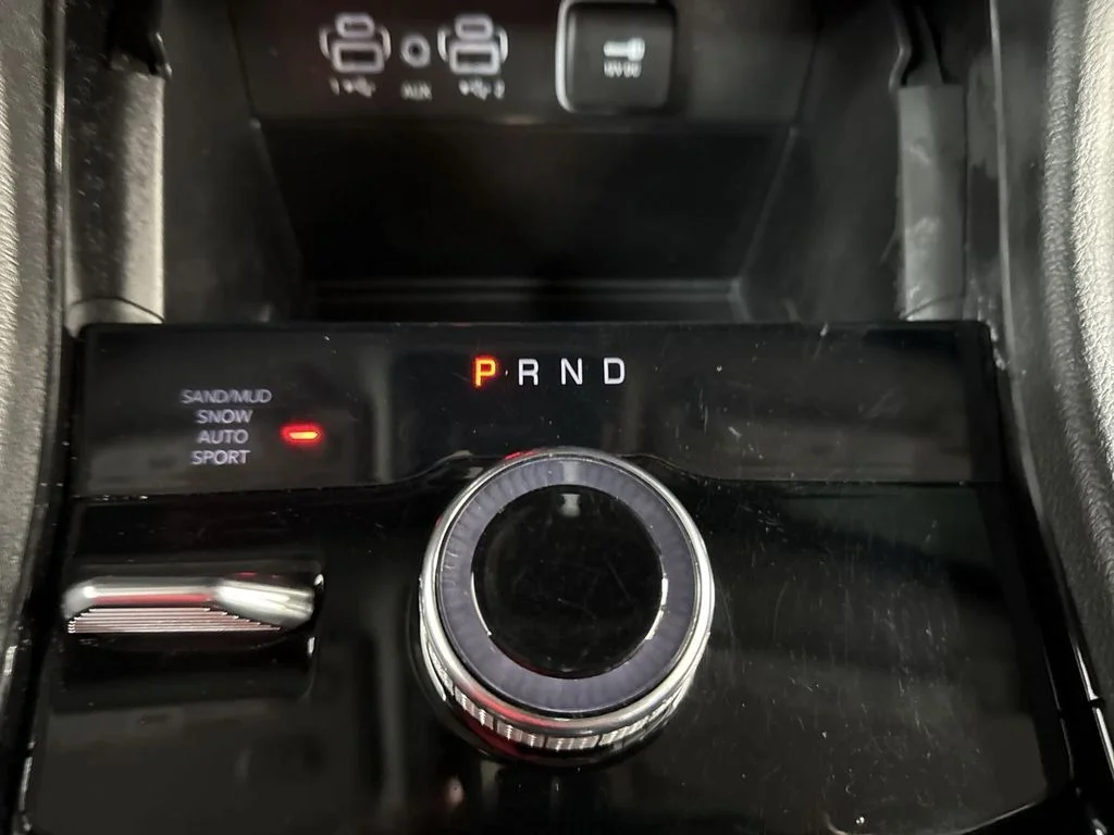 Used 2023 Velvet Jeep Limited image 25