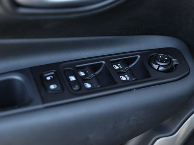 Used 2022 Alpine White Clearcoat Jeep Sport image 16