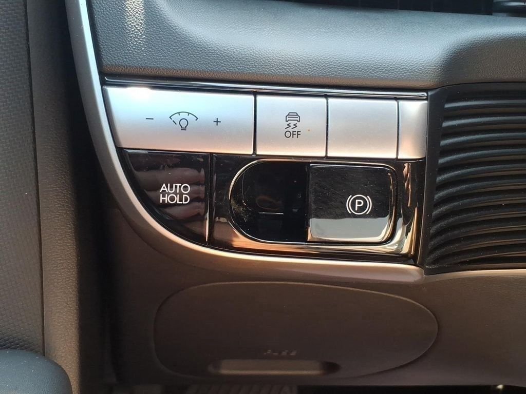 Certified Used 2023 Black Hyundai SE image 18