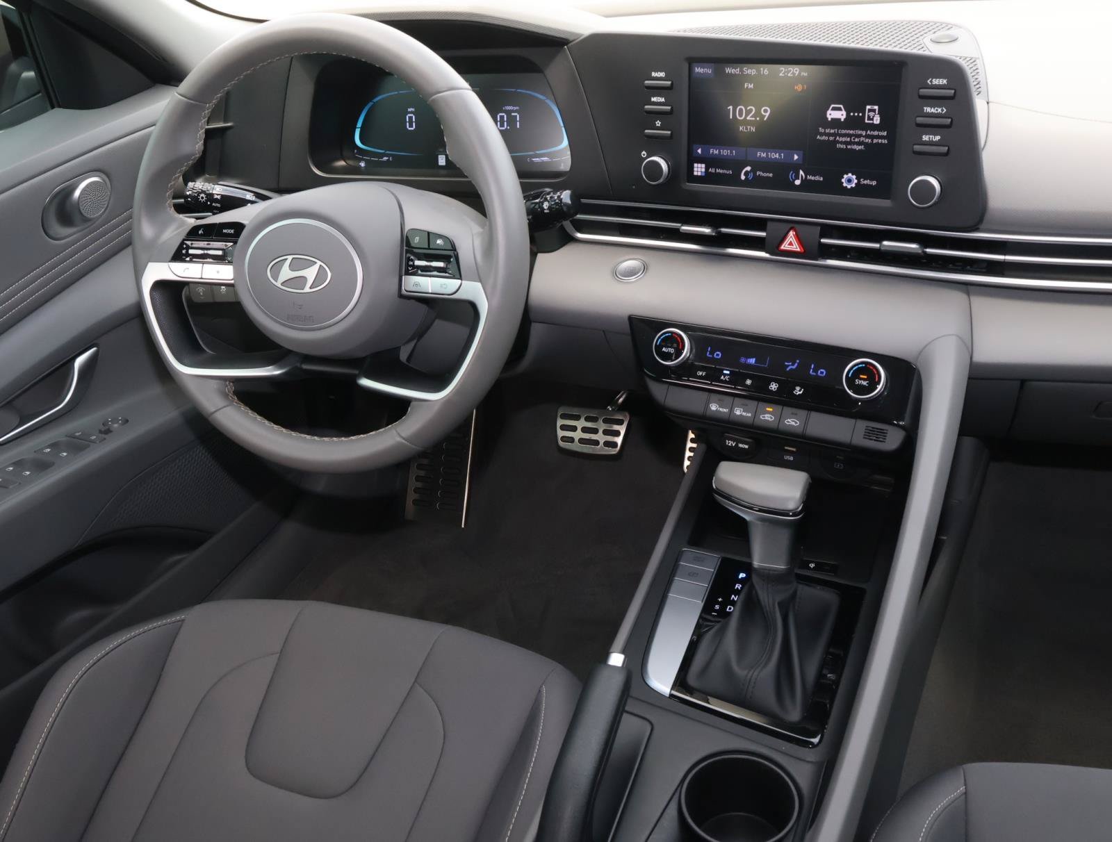 Used 2025 Serenity White Hyundai SEL Sport image 9