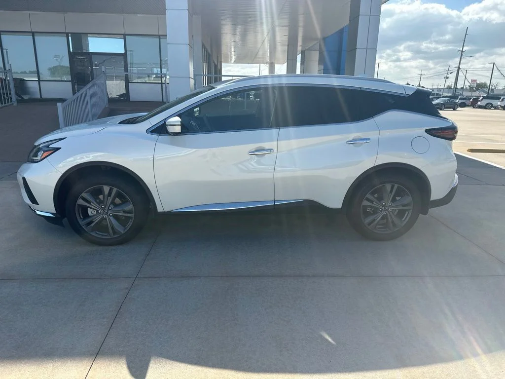 Used 2024 White Nissan Platinum image 27