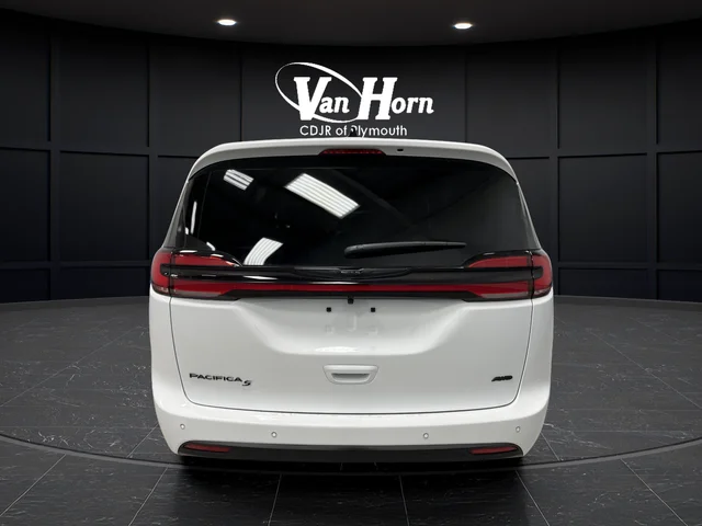 New 2026 Bright White Clear-Coat Exterior Paint Chrysler Select image 14