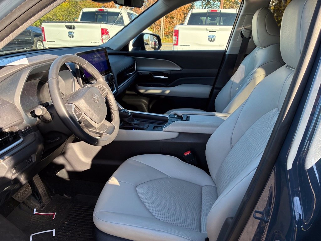 Used 2024 White Toyota XLE image 10