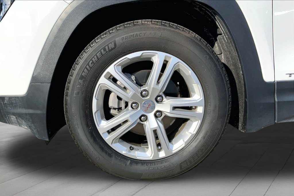 Used 2024 White GMC SLE image 30