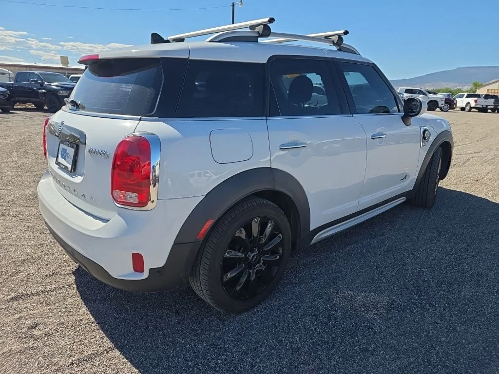 Used 2019 Light White MINI E Countryman image 7
