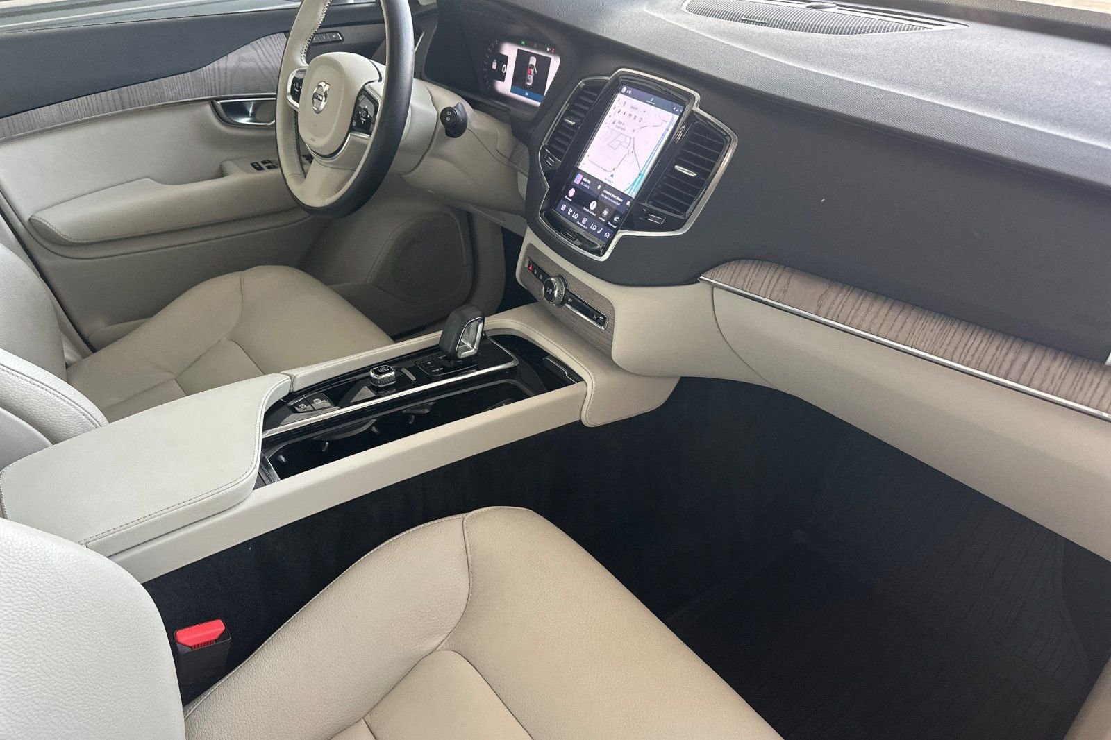 Used 2023  Volvo T8 Plus 6 Passenger image 17
