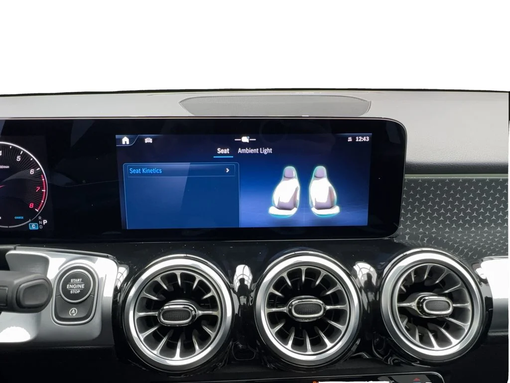Used 2025 Black Mercedes-Benz GLB 250 image 43