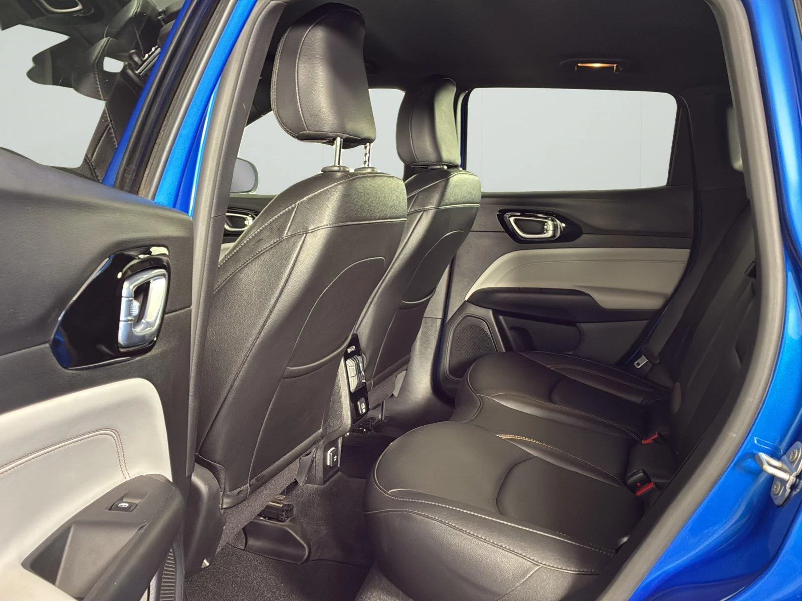 Used 2024 Hydro Blue Pearlcoat Jeep Limited image 20