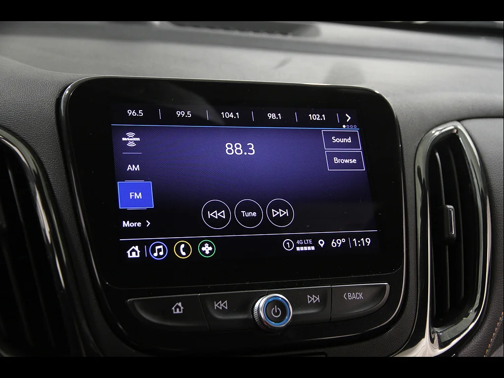 Used 2024 Iridescent Pearl Tricoat Chevrolet Premier image 11