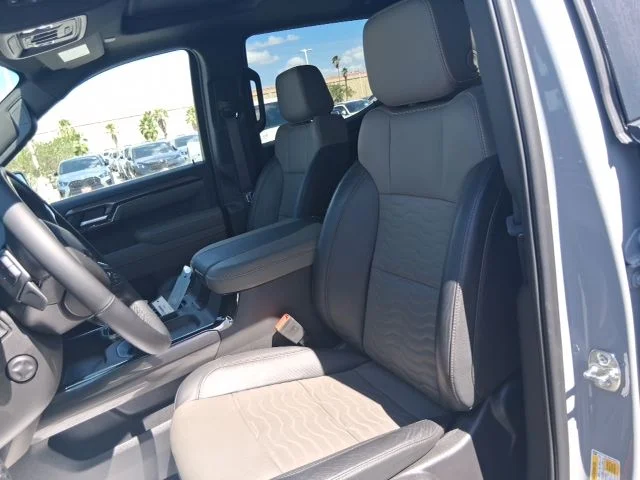 Used 2025 Gray Chevrolet ZR2 image 15
