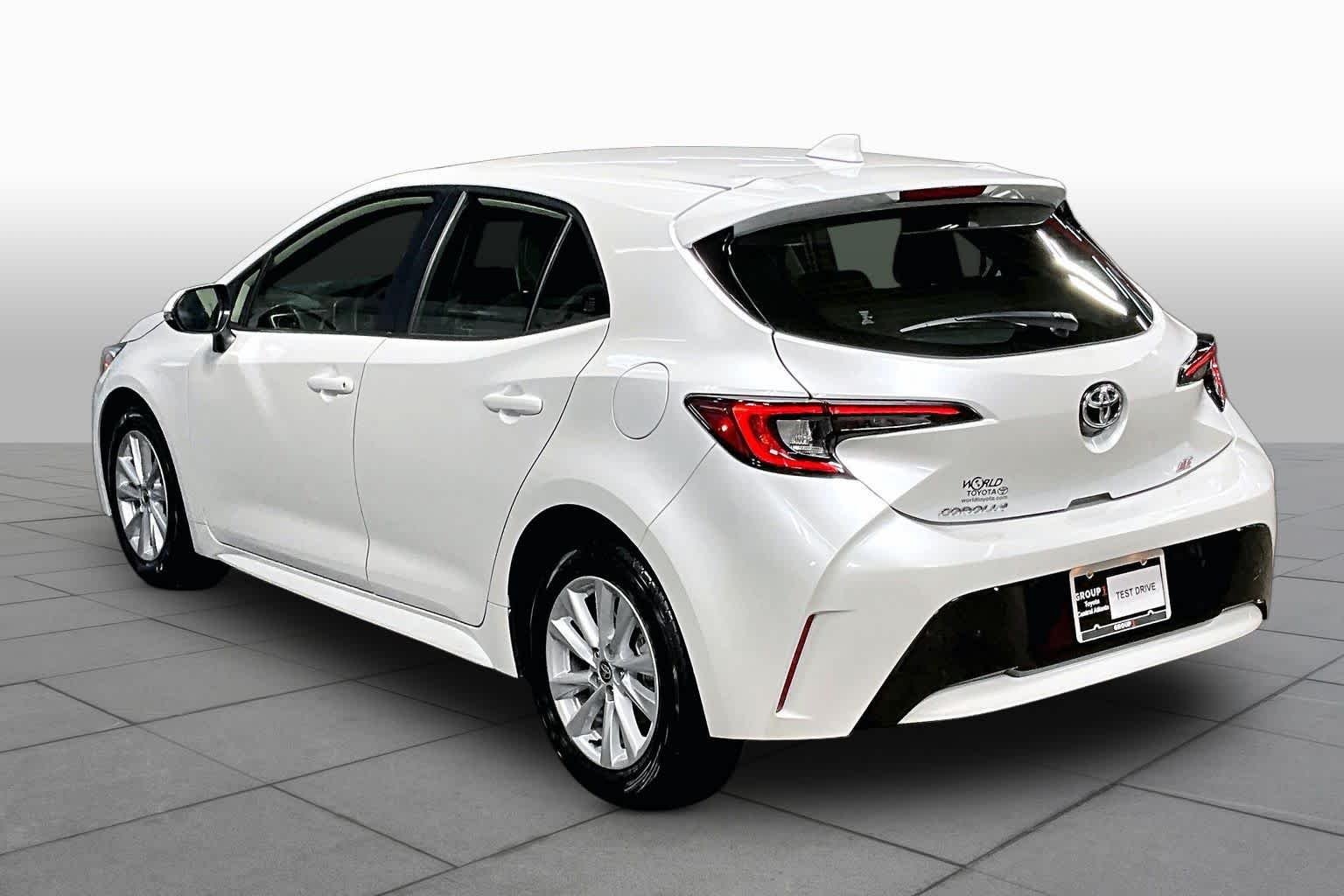 Used 2025 Wind Chill Pearl Toyota SE image 12