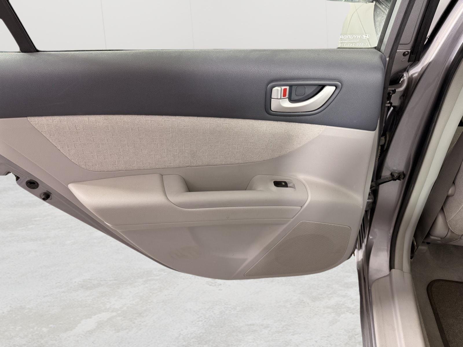 Used 2007 Golden Beige Hyundai SE image 16
