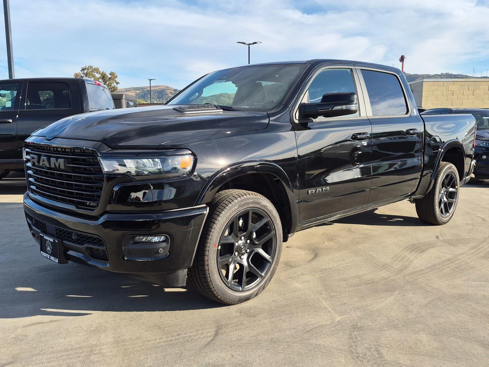 New 2026 Diamond Black Crystal Pearl-Coat Exterior Paint RAM Laramie image 3