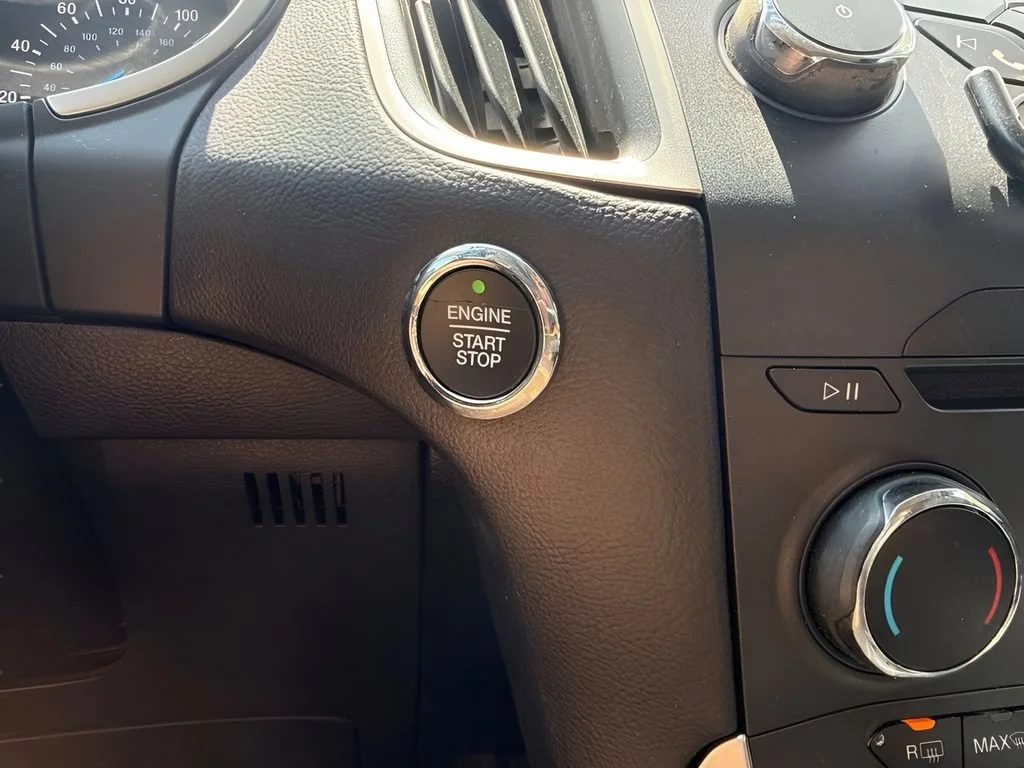 Used 2018  Ford SEL image 22