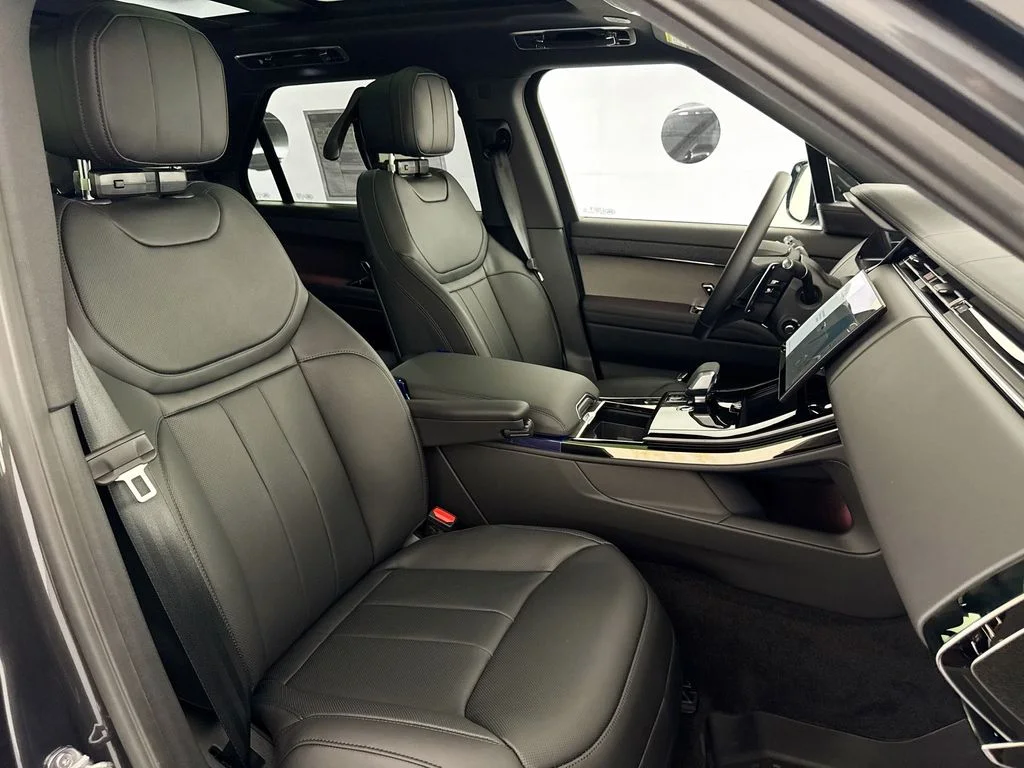 New 2026 Carpathian Grey Land Rover SE image 30