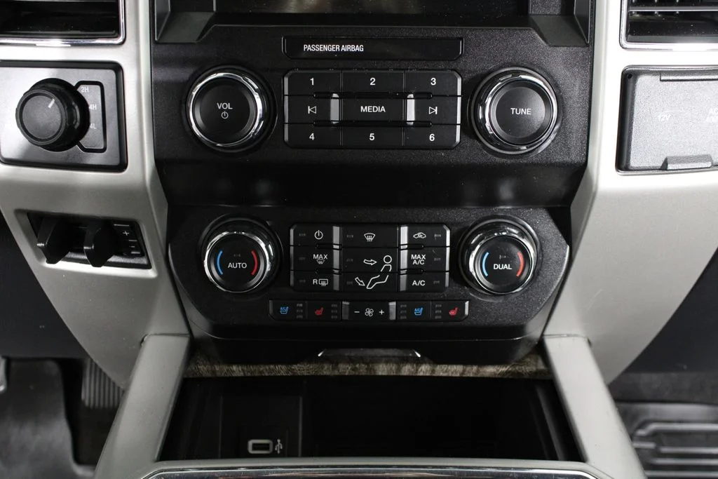 Used 2019 Gray Ford Lariat image 27
