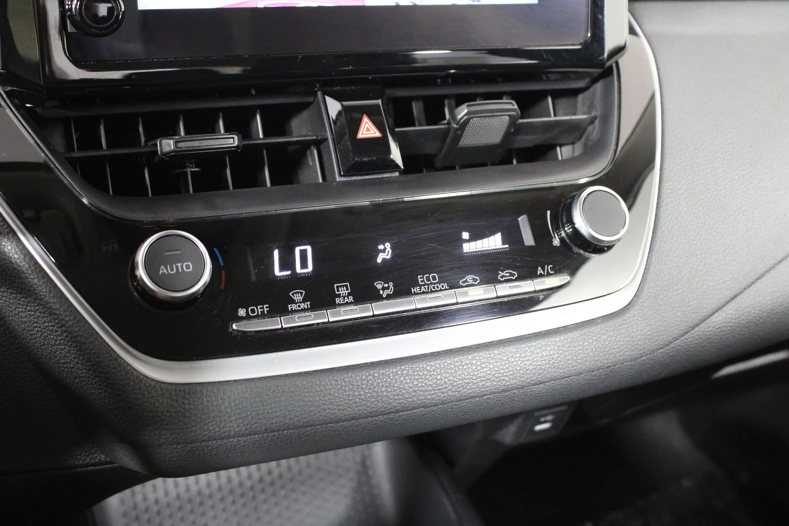 Used 2025 White Toyota LE image 11