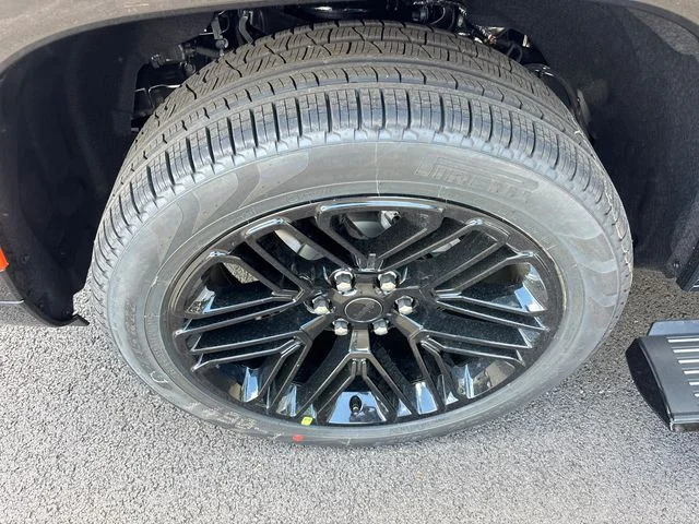 New 2026 White Jeep Limited Reserve image 38