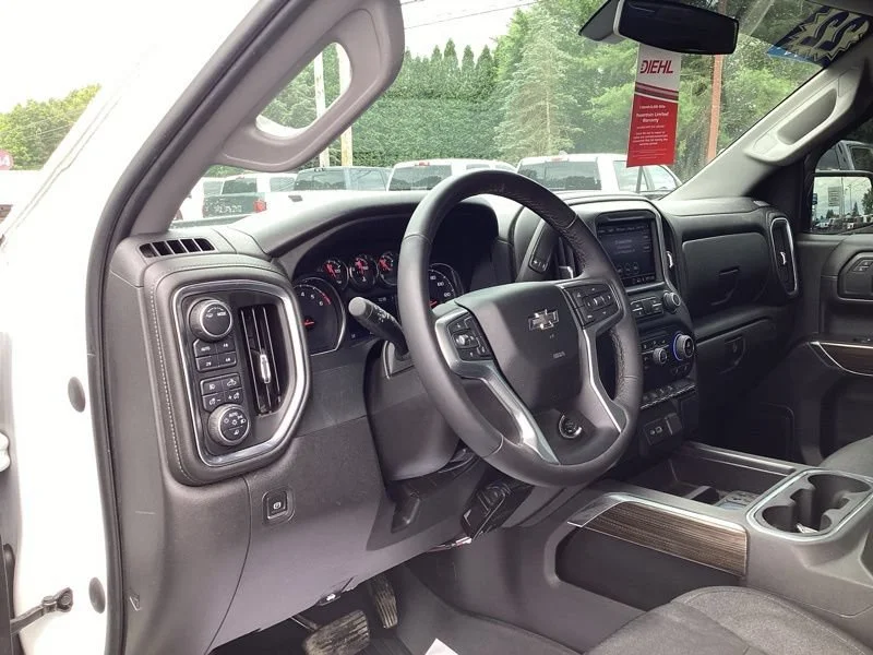 Used 2022 Summit White Chevrolet RST image 24