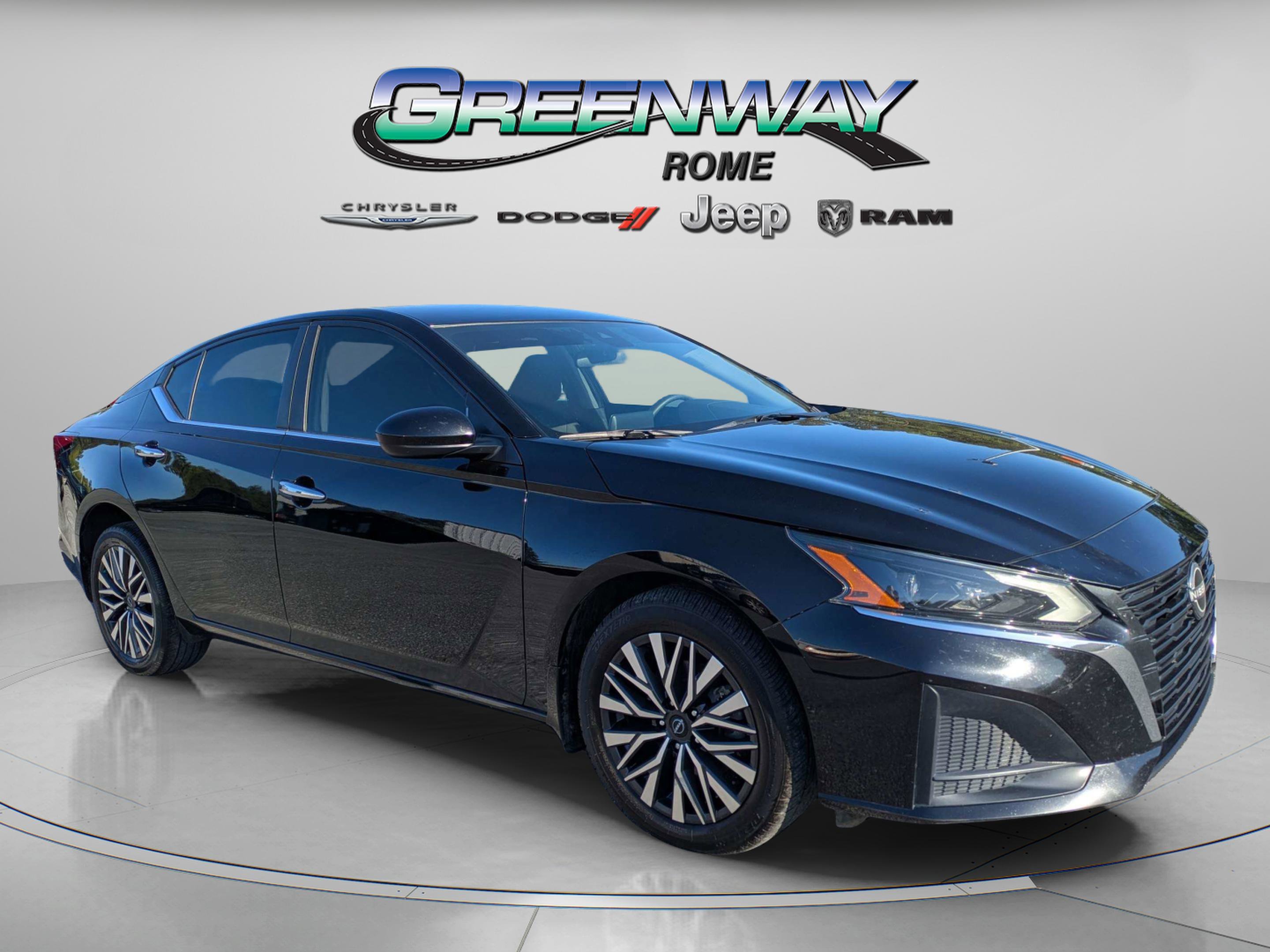 Used 2023 Super Black Nissan 2.5 SV image 2