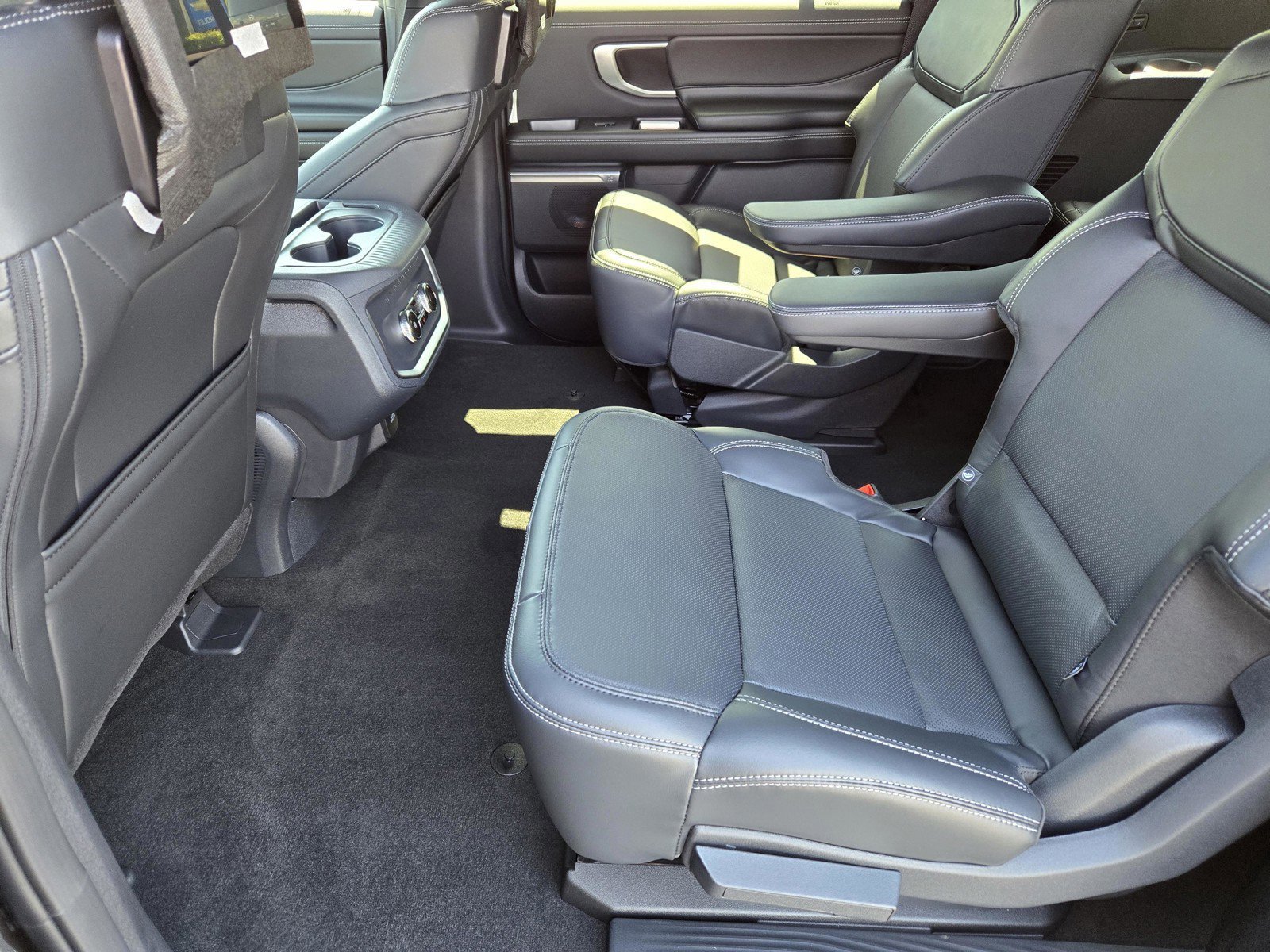 New 2026 Dark Matter Gray Metallic Ford MAX Platinum® image 7