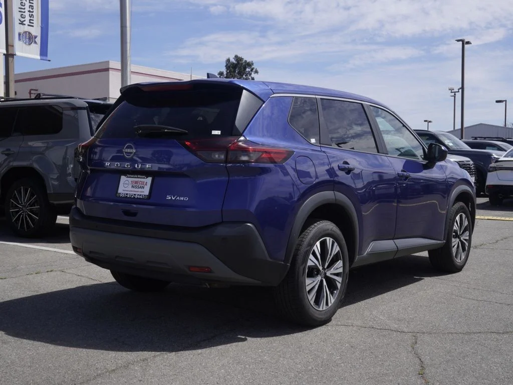 Used 2023 Blue Nissan SV image 3