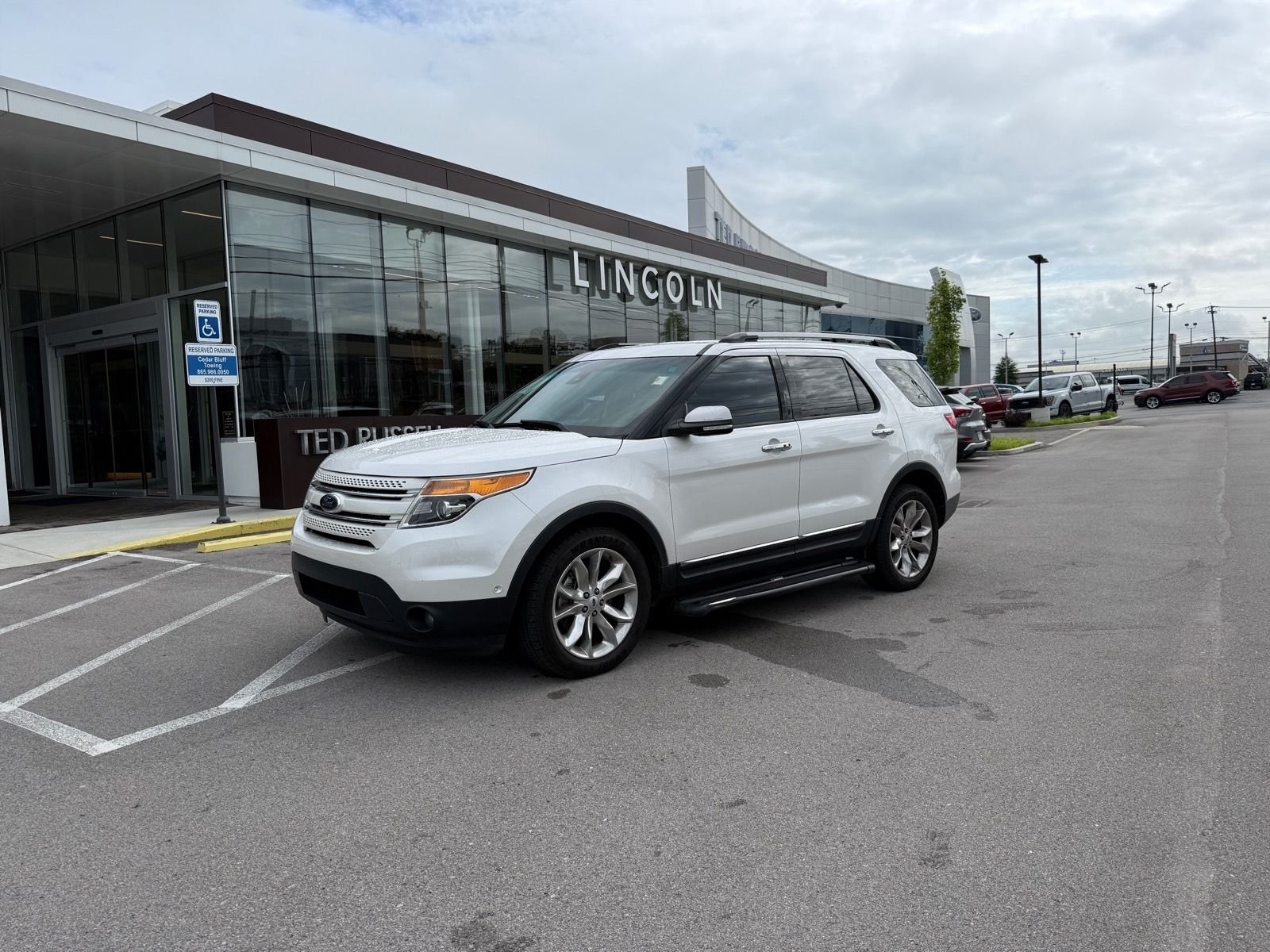 Used 2013 White Platinum Clearcoat Metallic Ford Limited image 1