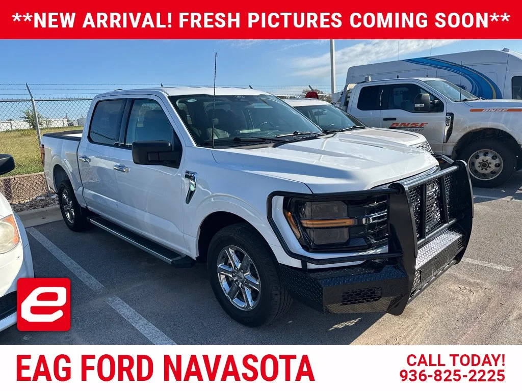 Used 2025 Oxford White Ford XLT image 1