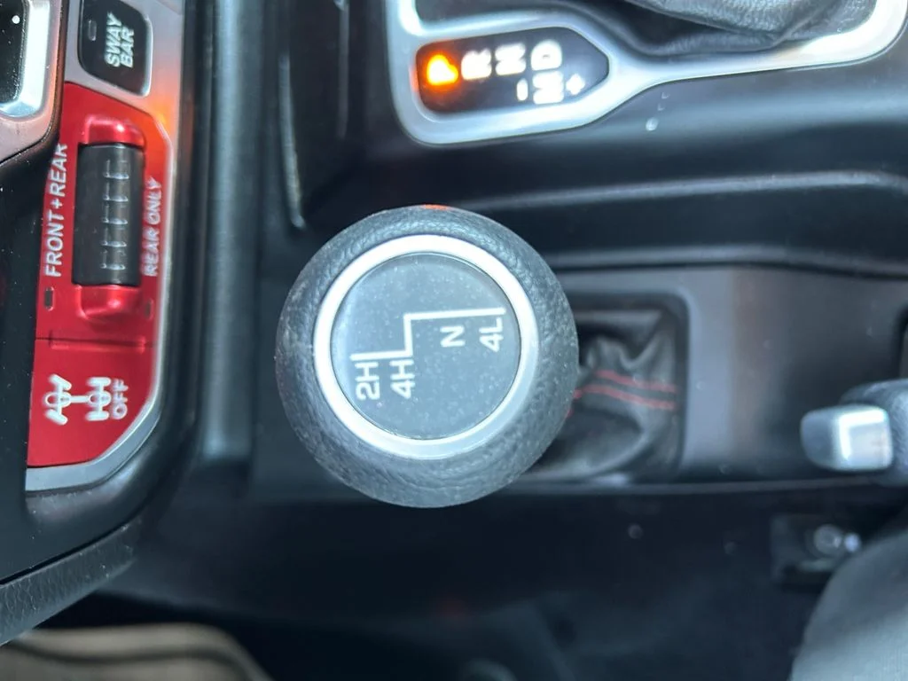 Used 2018 White Jeep Unlimited Rubicon image 30