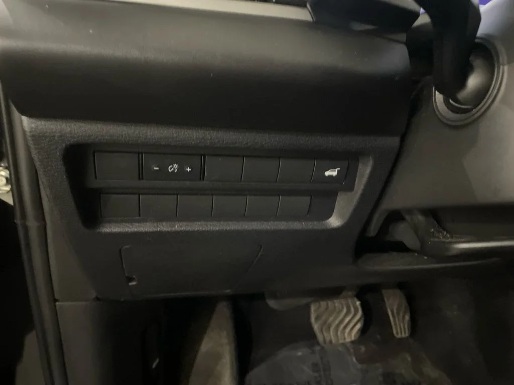 Used 2024 Black Diamond Mitsubishi SE Black Edition image 14