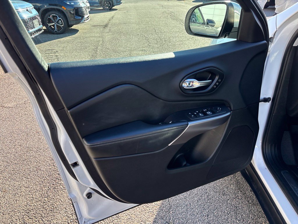 Used 2019 White Jeep Limited image 10
