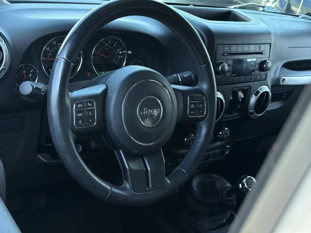Used 2015 Silver Jeep Unlimited Rubicon image 18