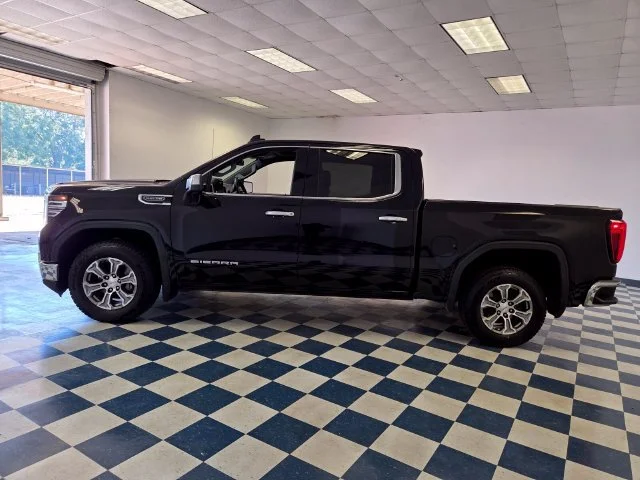 Used 2024 Onyx Black GMC SLT image 4