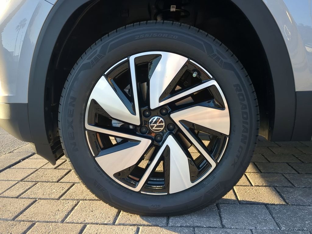 New 2026 Silver Volkswagen 2.0T SE w/Technology image 34