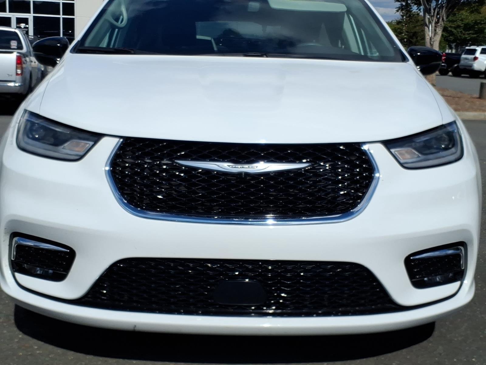 Used 2024 Bright White Clearcoat Chrysler Touring L image 13