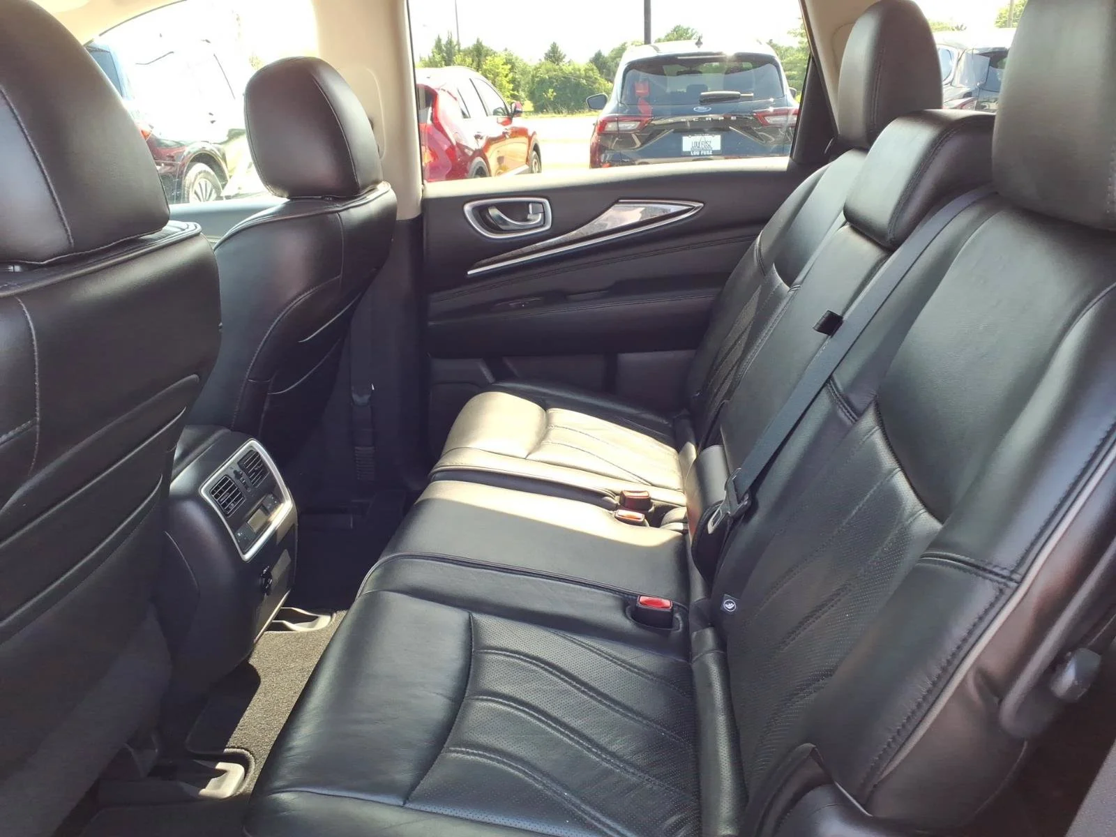 Used 2015 Majestic White INFINITI Base image 27