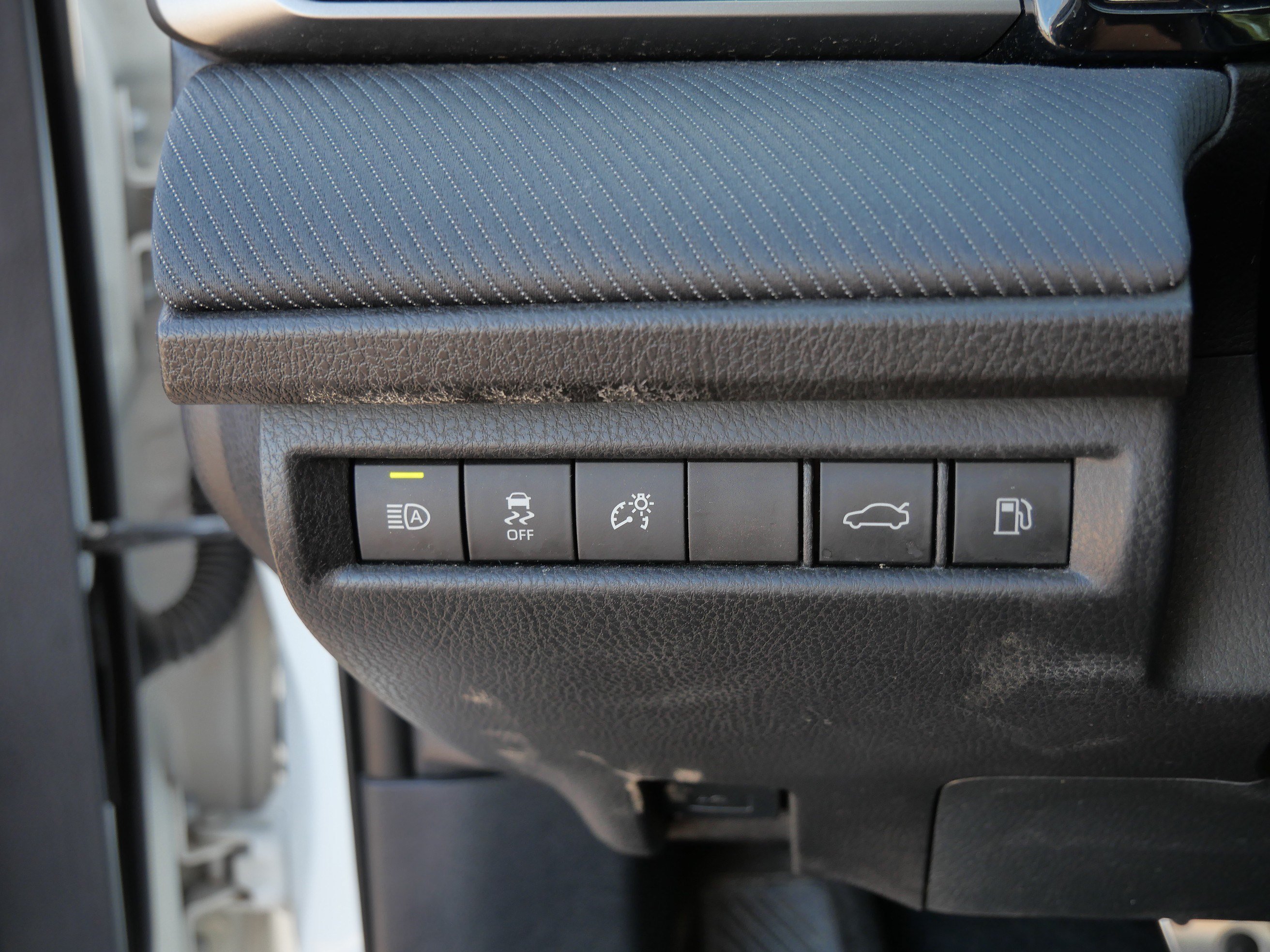 Used 2025 Ice Cap Toyota SE image 27