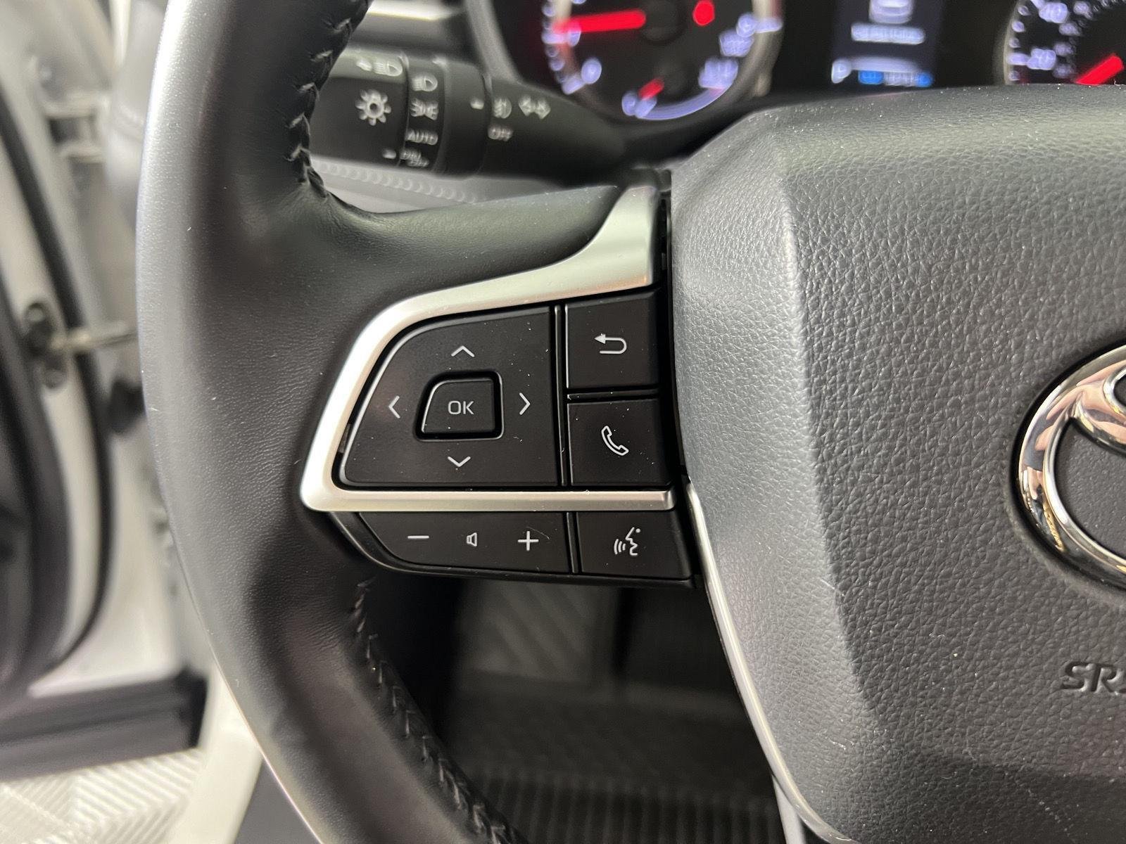 Used 2022 Wind Chill Pearl Toyota LE image 14
