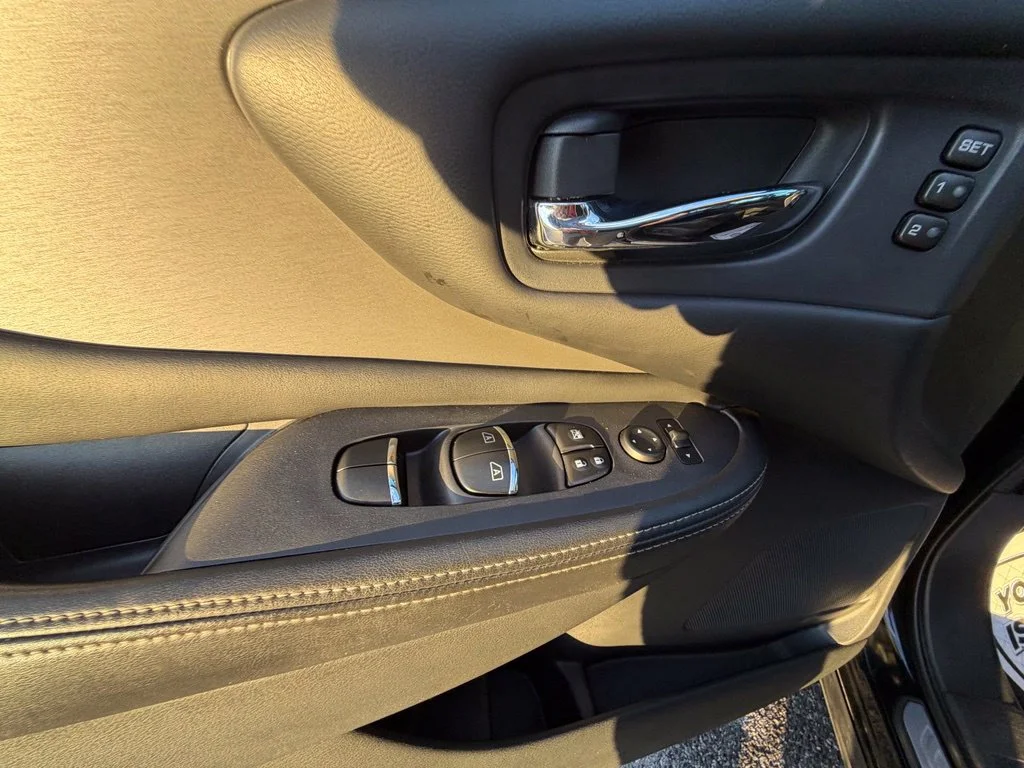 Used 2019 Black Nissan SL image 15