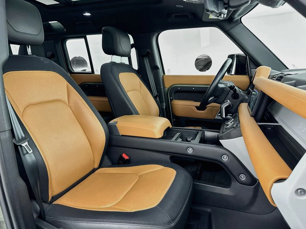 Used 2024 Green Land Rover X-Dynamic SE image 29