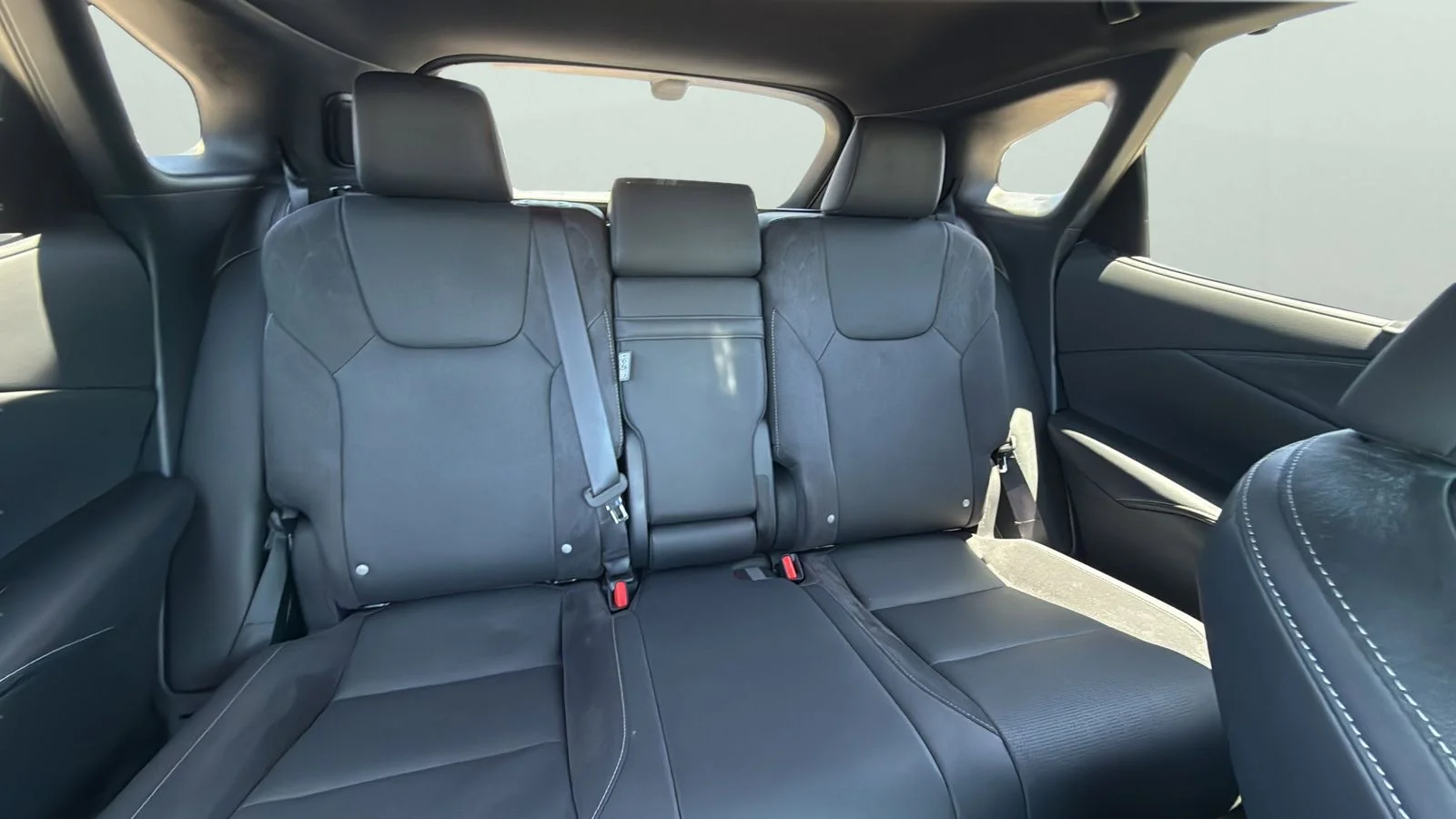 Used 2024 White Lexus 350h Luxury image 25