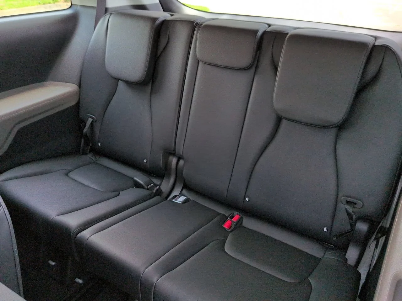 New 2027 Ceramic Silver Kia LXS image 16