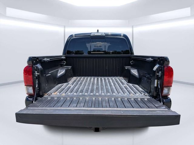 Used 2022 Midnight Black Metallic Toyota SR5 image 17