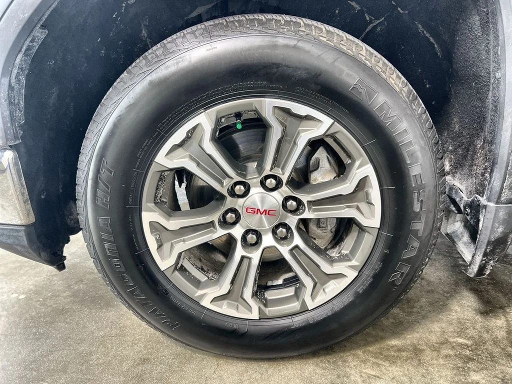 Used 2024 White GMC SLT image 18