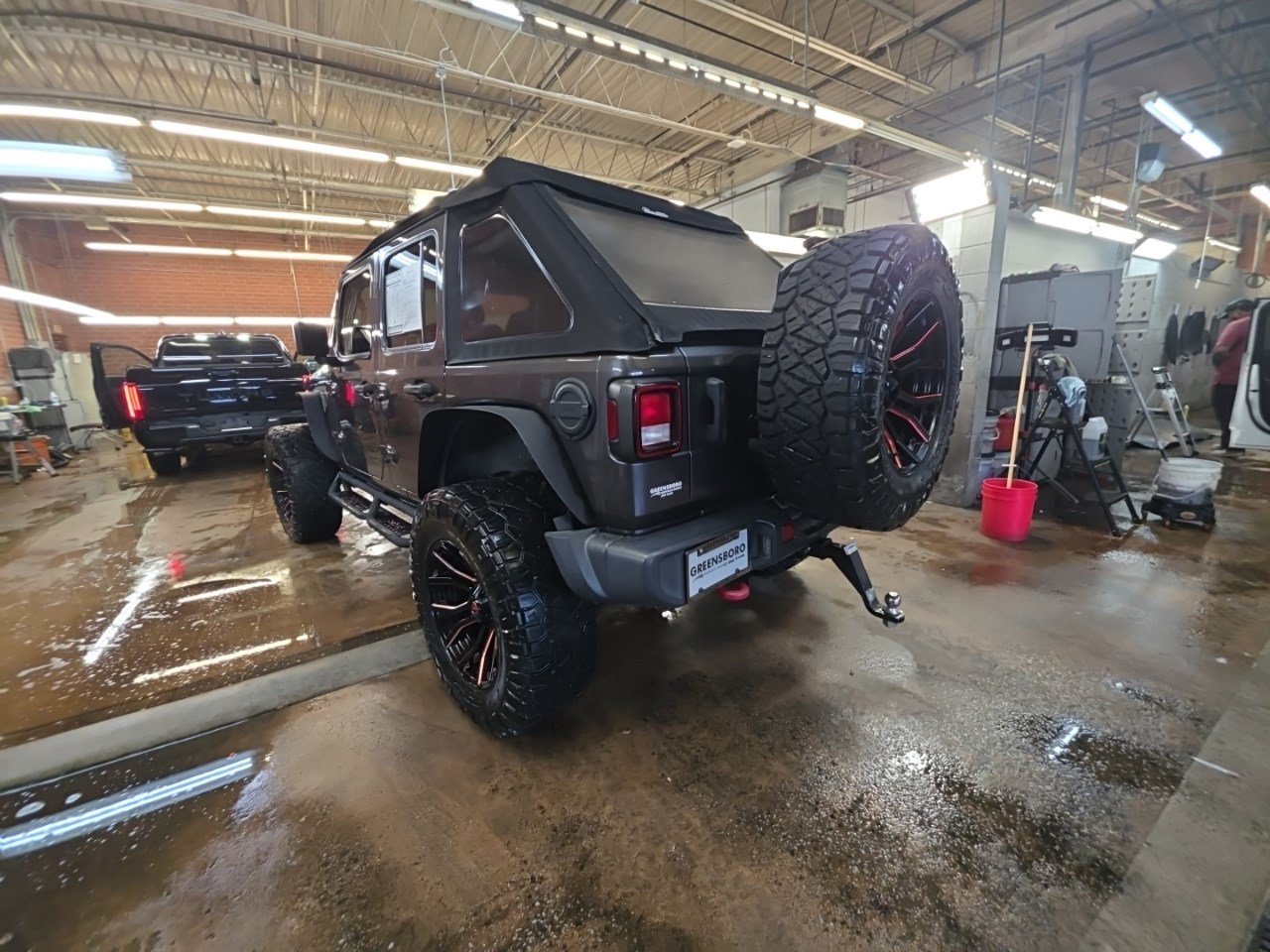 Used 2021 Granite Crystal Metallic Clearcoat Jeep Unlimited Rubicon image 5