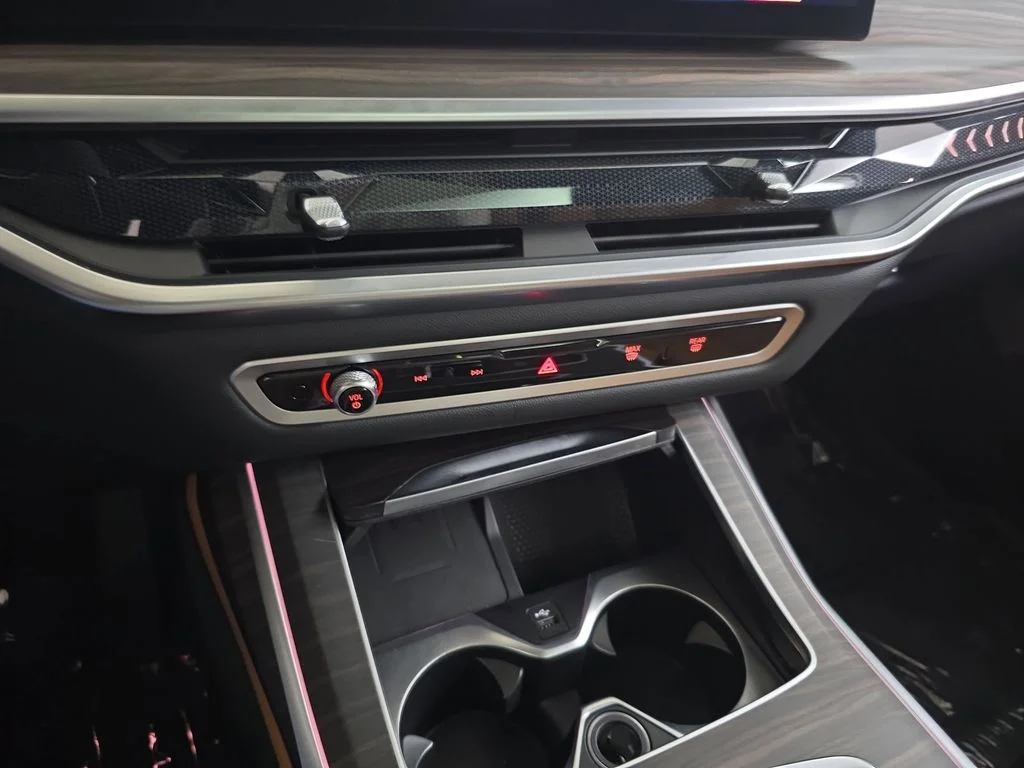 Used 2024 Skyscraper Gray Metallic BMW xDrive40i image 25