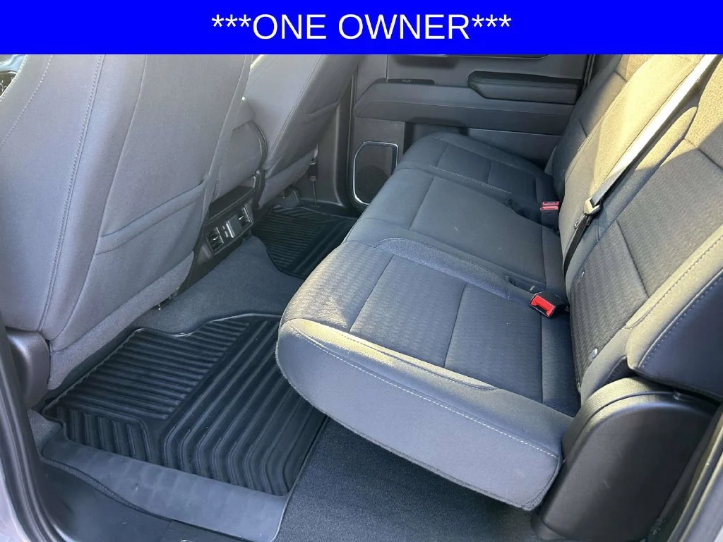 Used 2025 Sterling Gray Metallic Chevrolet LT (2FL) image 12